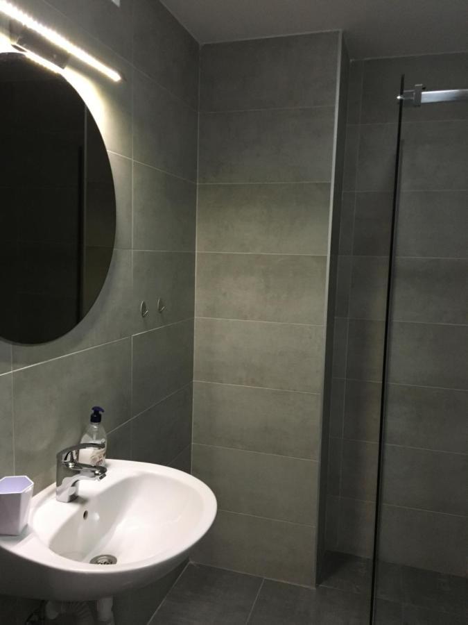 Cool Apartments With Free Parking Čačak Zewnętrze zdjęcie
